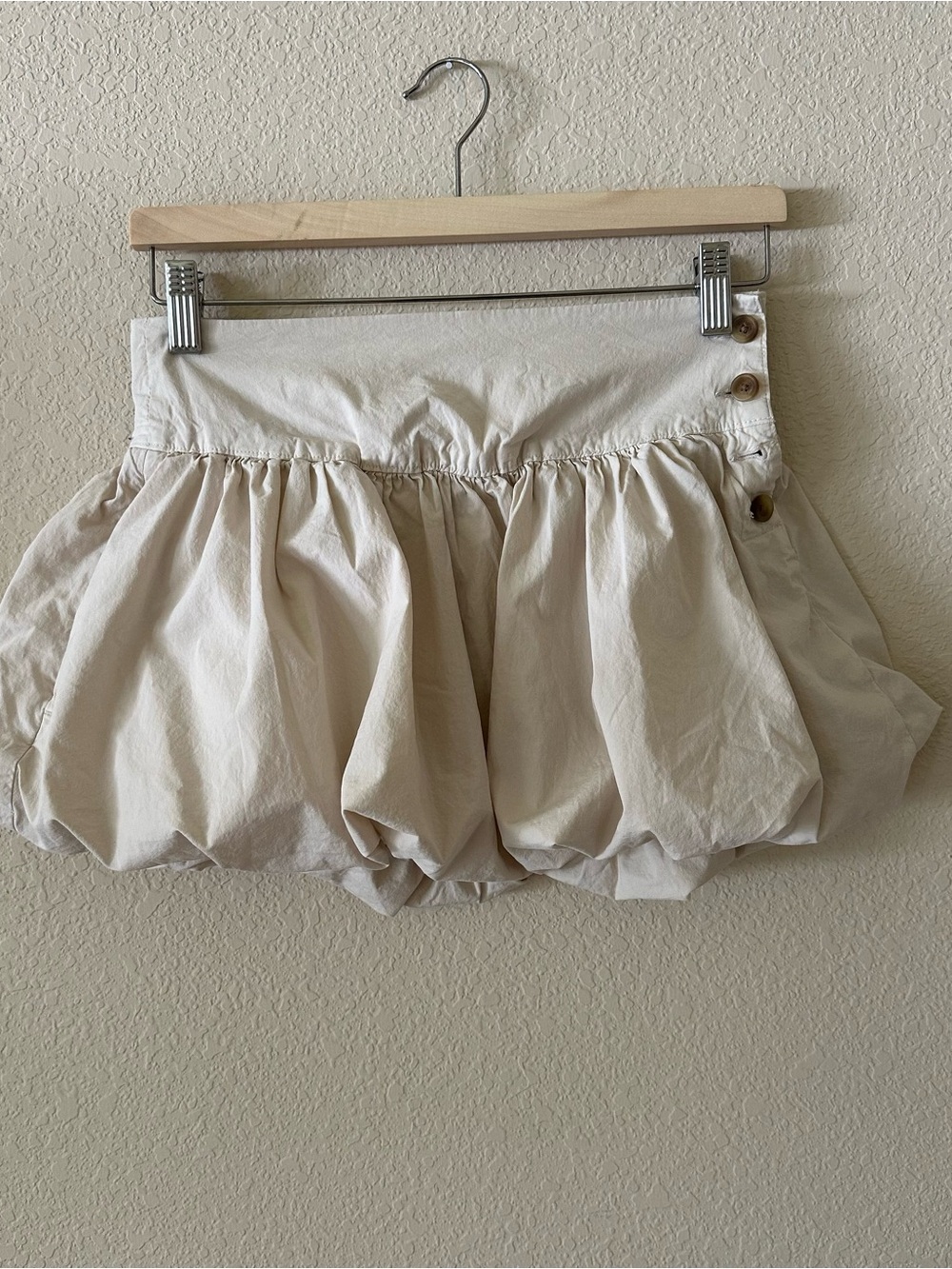 American Eagle Outfitters Cream Bubble Skort with Side Buttons size 00